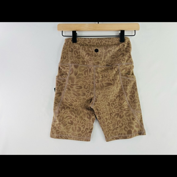 SCORPIO SOL THRILL SEEKER MOCHA LEOPARD ATHLETIC BIKE SHORTS - Picture 2 of 6
